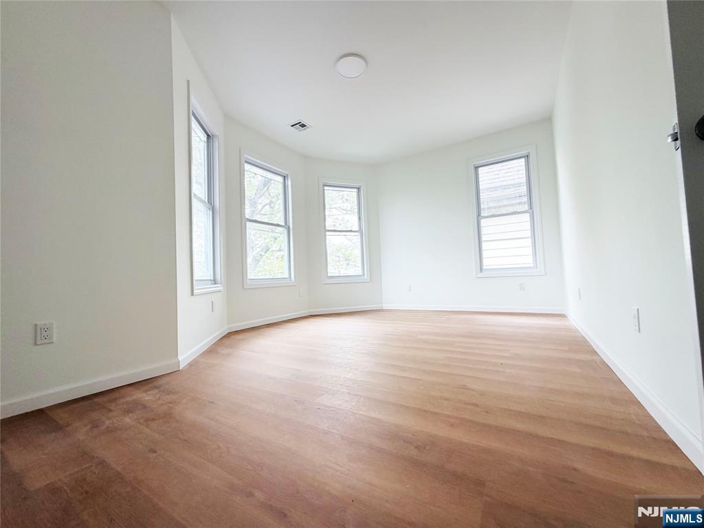 346-348 Woodside Avenue - Photo 3