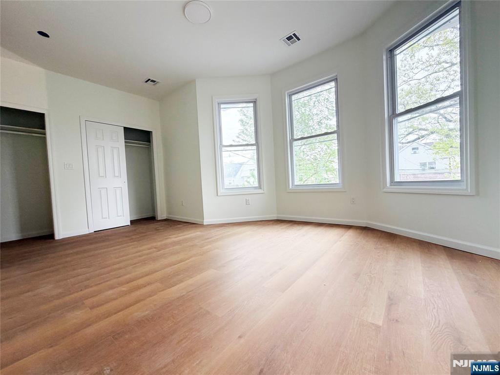 346-348 Woodside Avenue - Photo 4