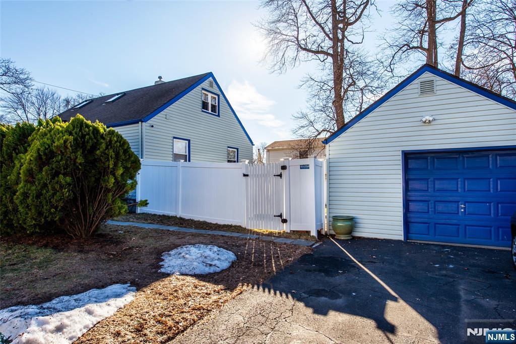 175 Hillside Ave, Bergenfield, NJ 07621