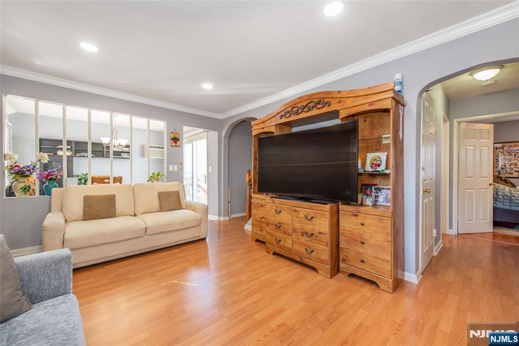 175 Hillside Ave, Bergenfield, NJ 07621