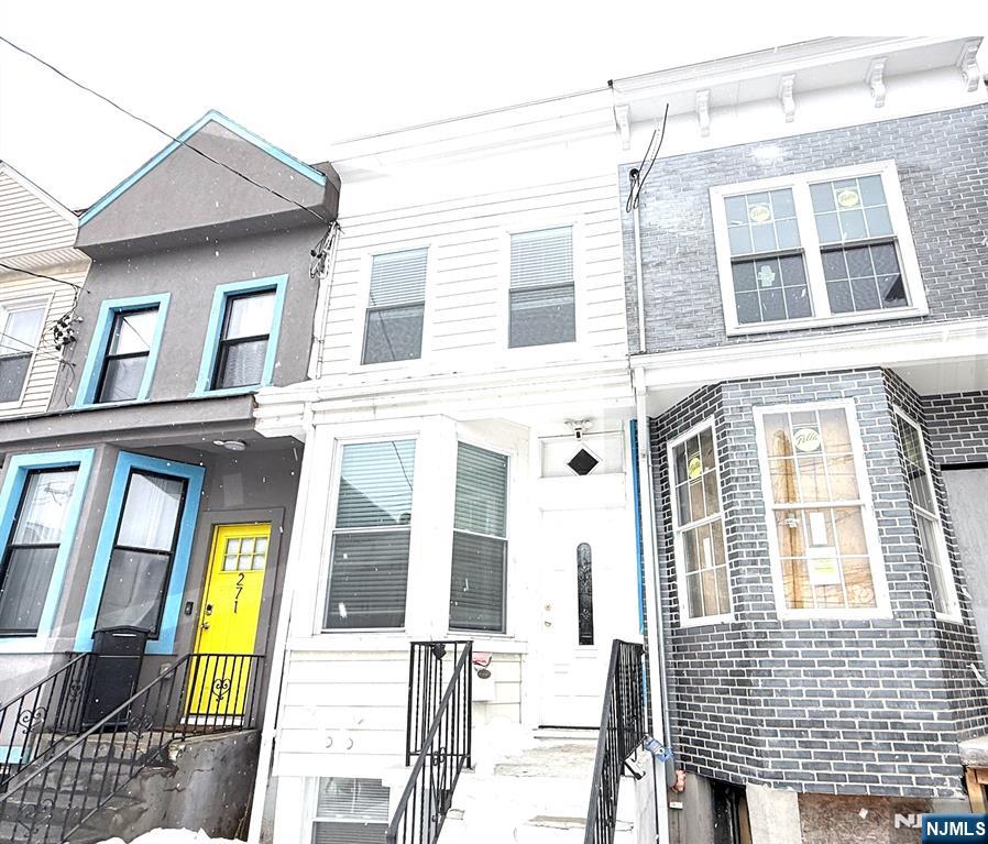 $425,000 Rowhouse