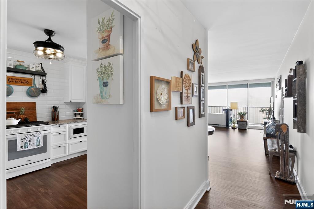 6 Horizon Road 1704 - Photo 1