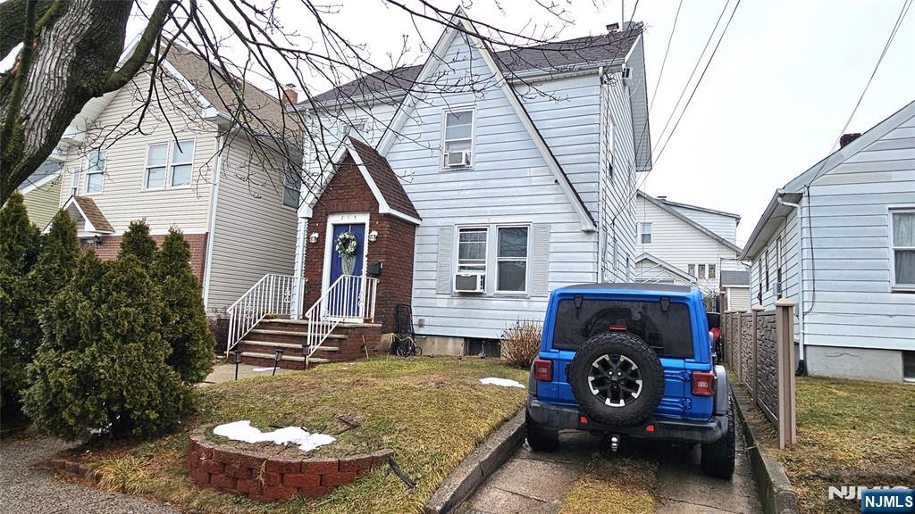 213-215 Vernon Avenue - Photo 3