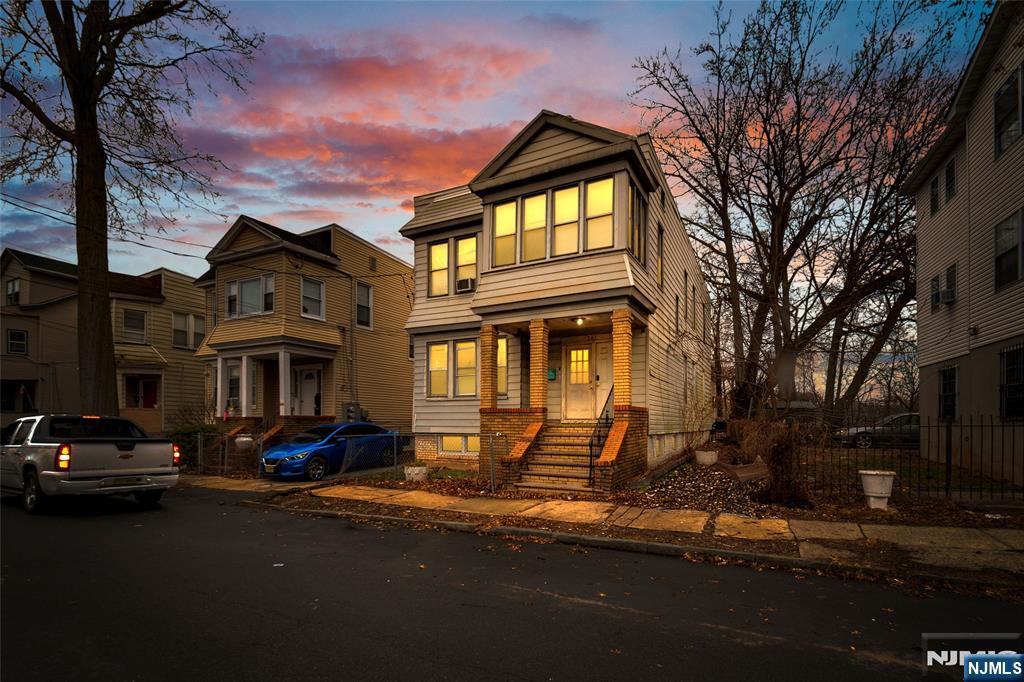 267-269 Leslie Street - Photo 2