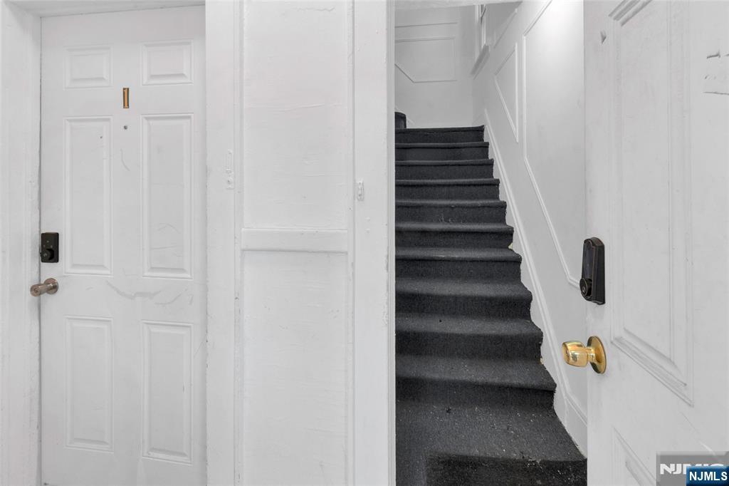 267-269 Leslie Street - Photo 3