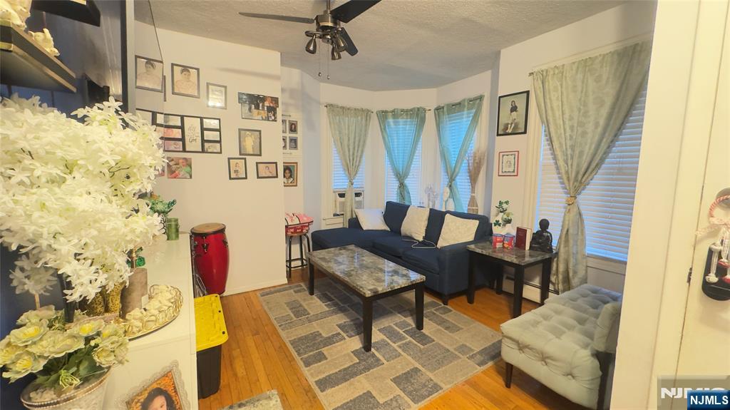 394 Cortlandt Street - Photo 2