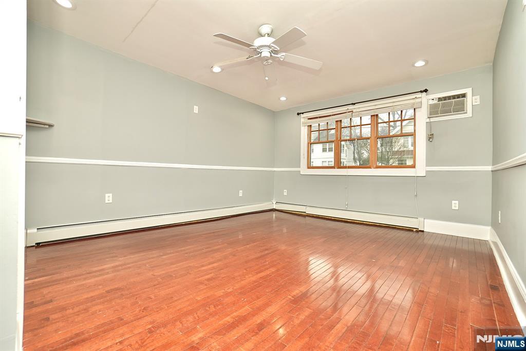 81 Berkeley Avenue - Photo 2