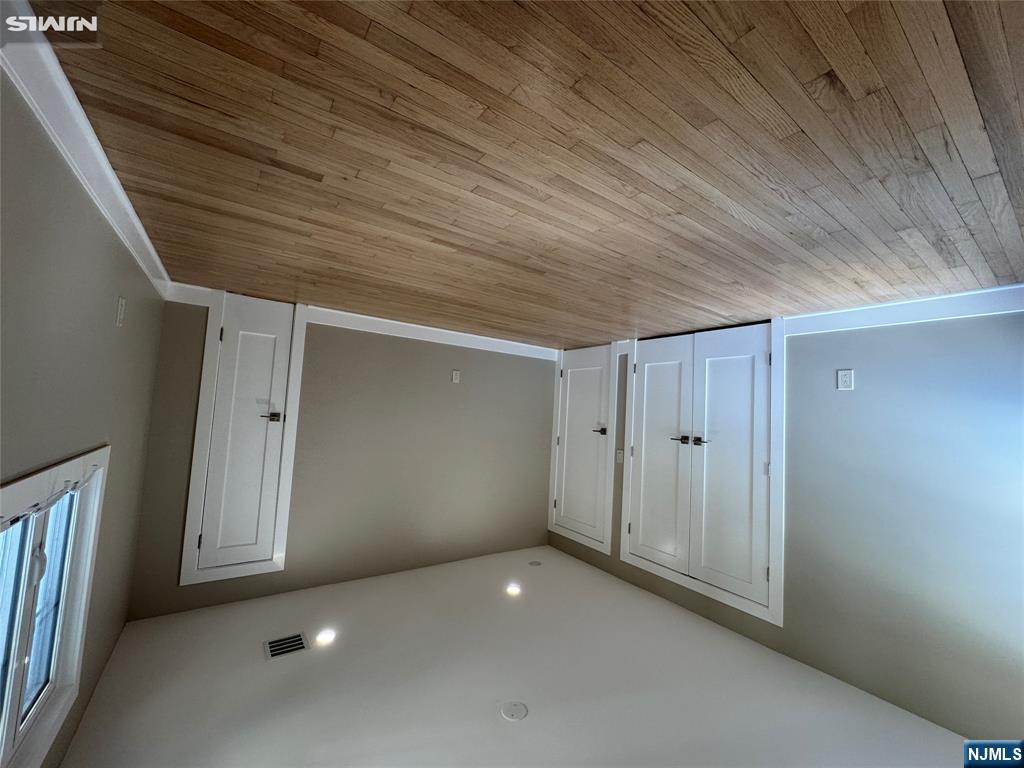 Spacious BR w/double closet