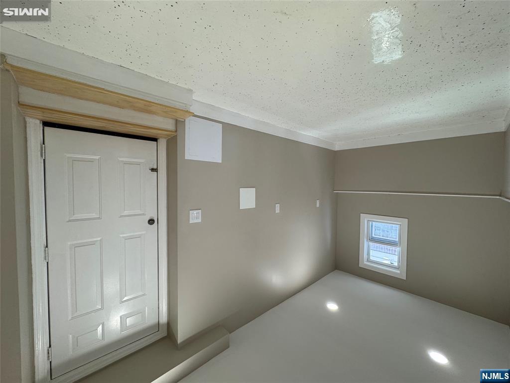 Office/Mudroom w/backyard door