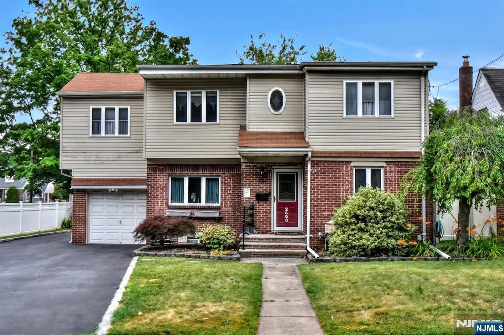 25-30 Morlot Ave, Fair Lawn, NJ 07410