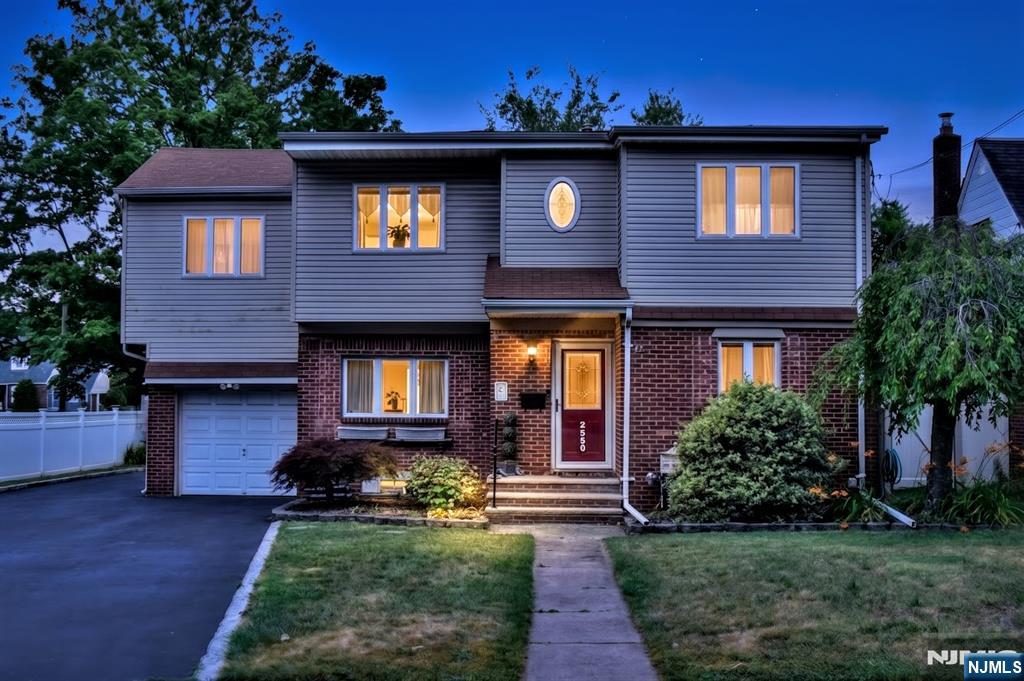 25-30 Morlot Ave, Fair Lawn, NJ 07410