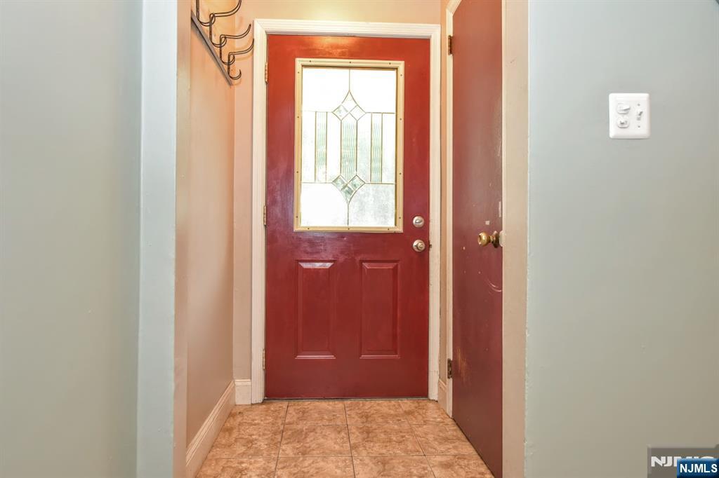 25-30 Morlot Ave, Fair Lawn, NJ 07410