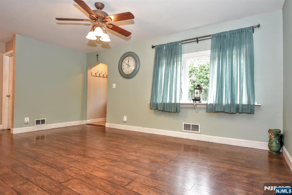 25-30 Morlot Avenue - Photo 5