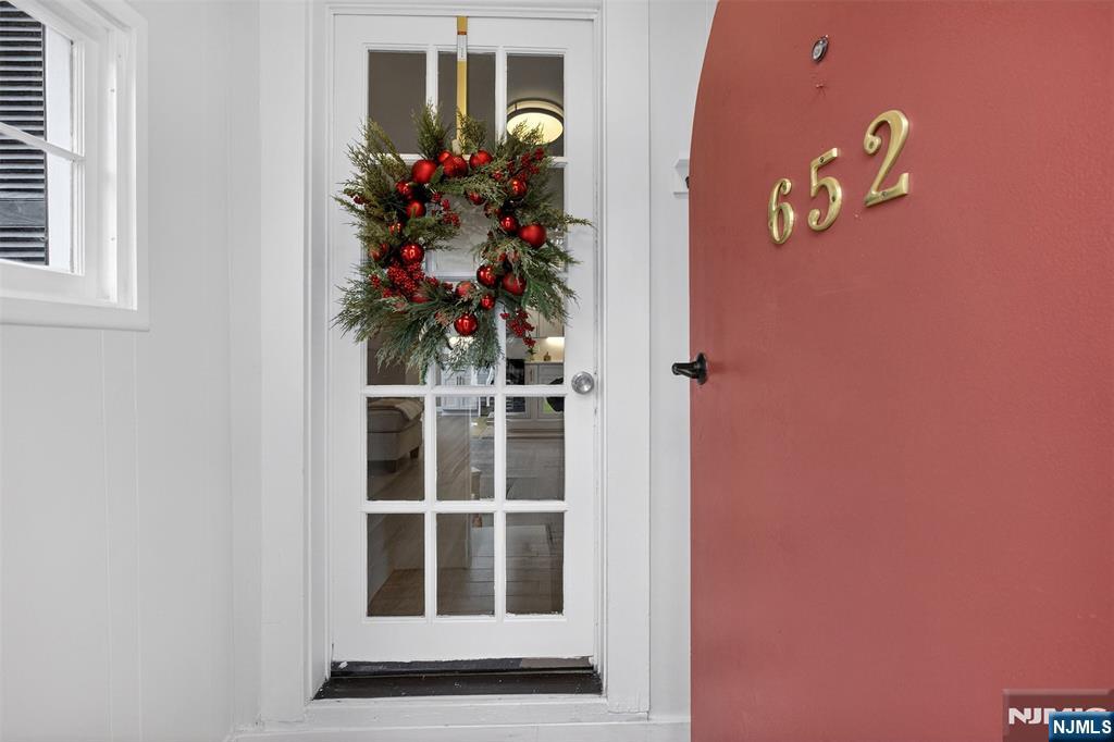 652 Harvard Street - Photo 3