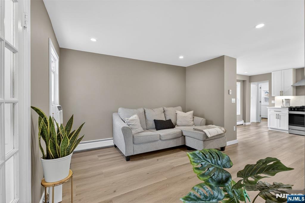 652 Harvard Street - Photo 5