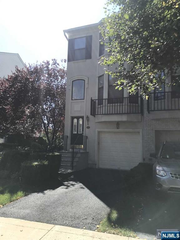 2001 Hudson UNIT 404, Fort Lee, NJ, 07024