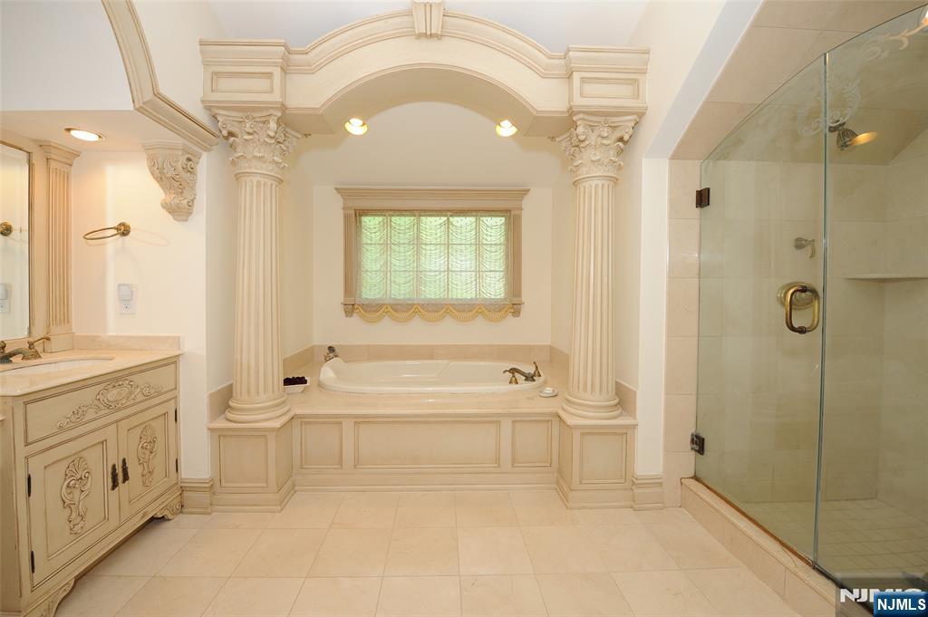 273 Joshua, Wyckoff, NJ 07481 Listing Photo  14