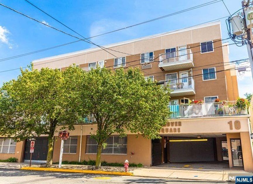 10 Palisade Avenue 2C - Photo 1