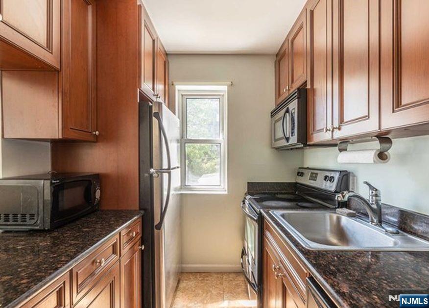 10 Palisade Avenue 2C - Photo 3