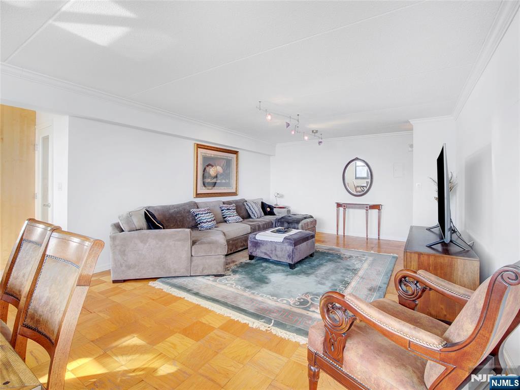 250 Gorge Road 17L - Photo 2