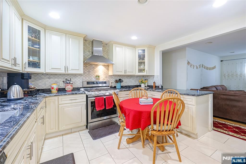 698 Fairview Avenue - Photo 4