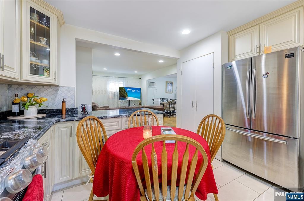 698 Fairview Avenue - Photo 5