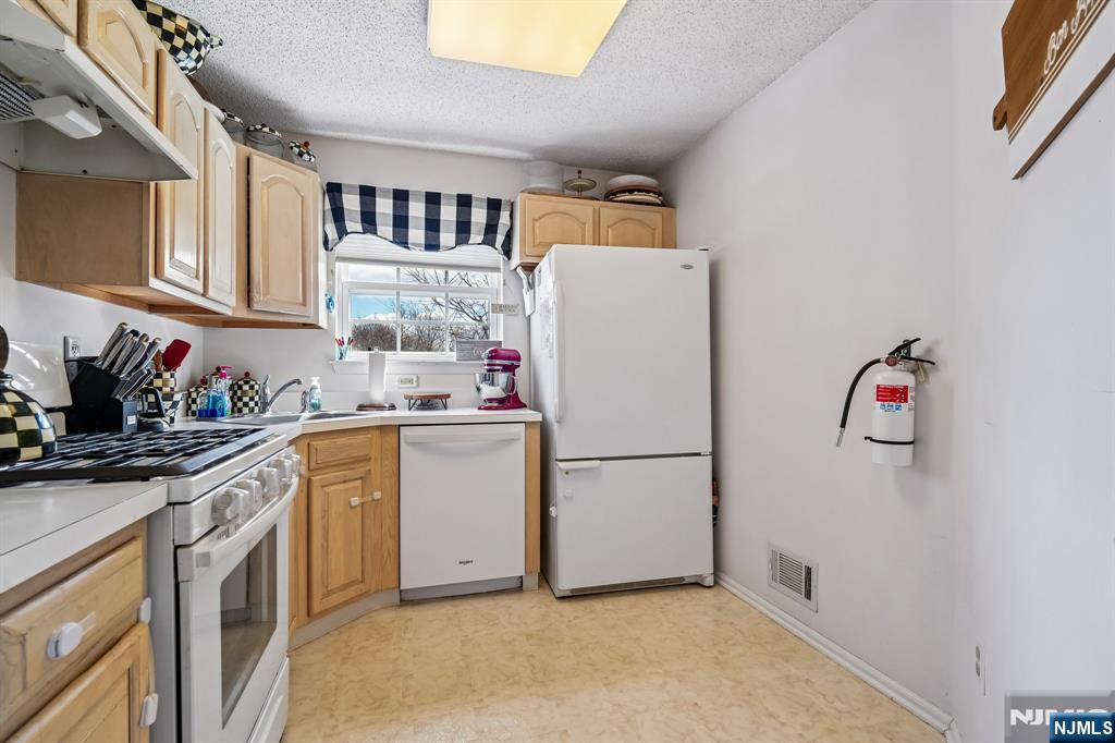 1317 Paddington Road, Mahwah, NJ 07430 Listing Photo  10