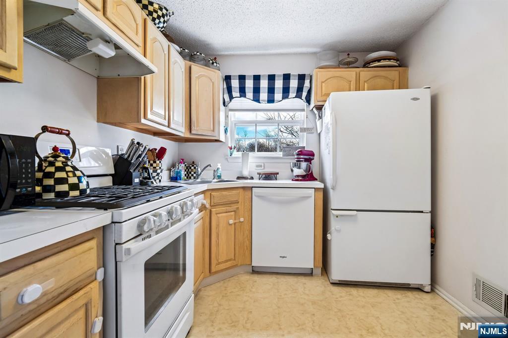 1317 Paddington Road, Mahwah, NJ 07430 Listing Photo  9