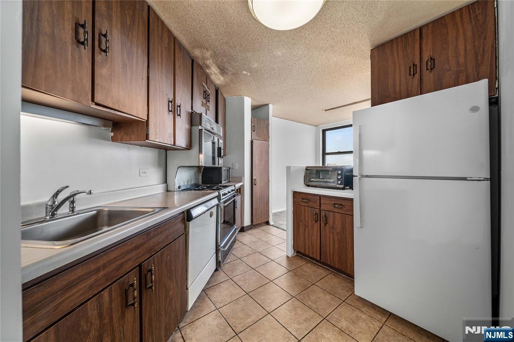 7004 Boulevard East 25A - Photo 11