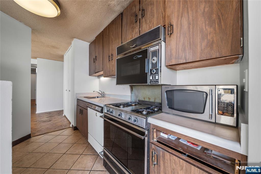 7004 Boulevard East 25A - Photo 10