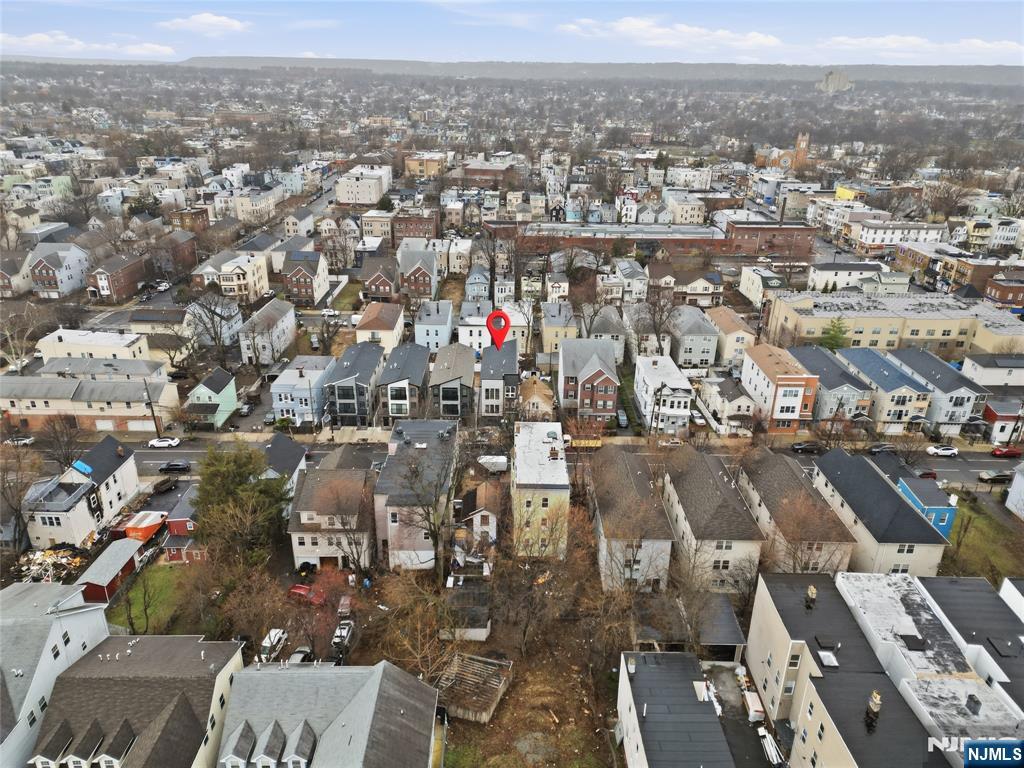 589 18th Street — photo 3