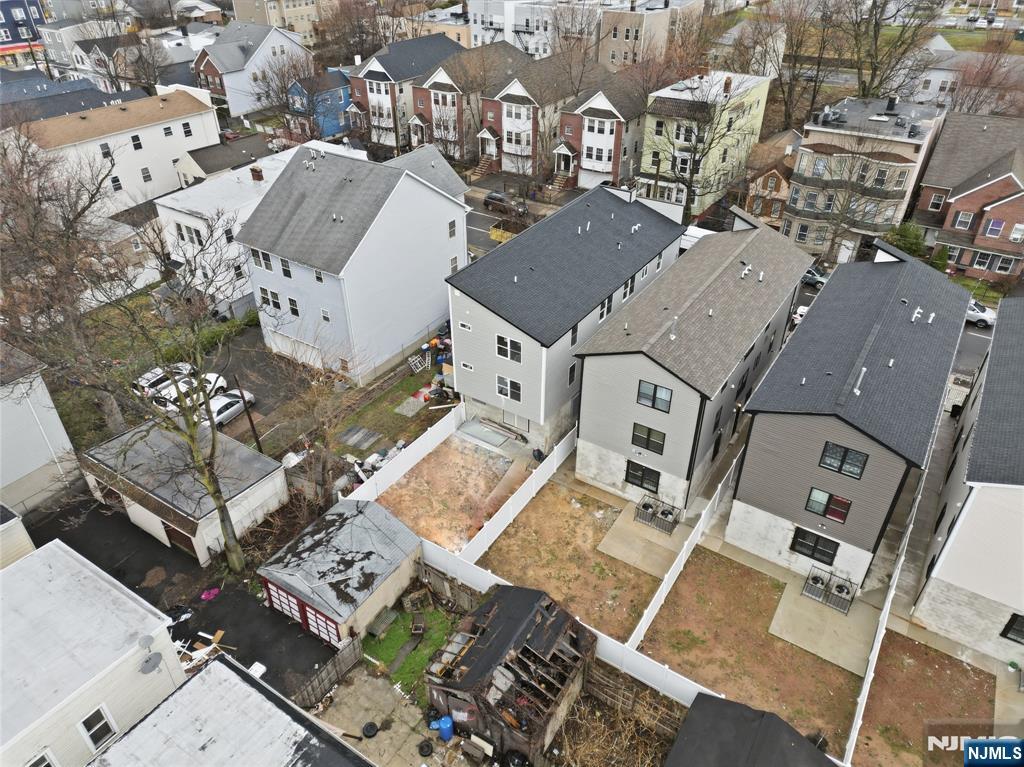 589 18th Street — photo 9