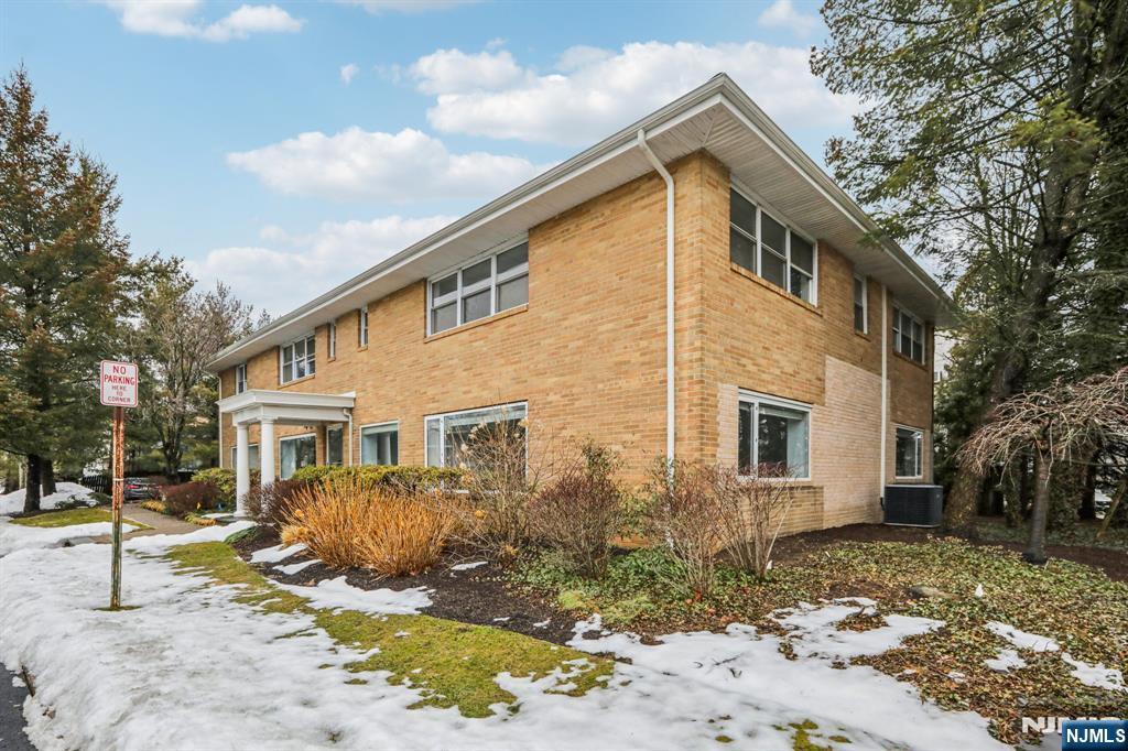 631 E Palisade Avenue - Photo 3