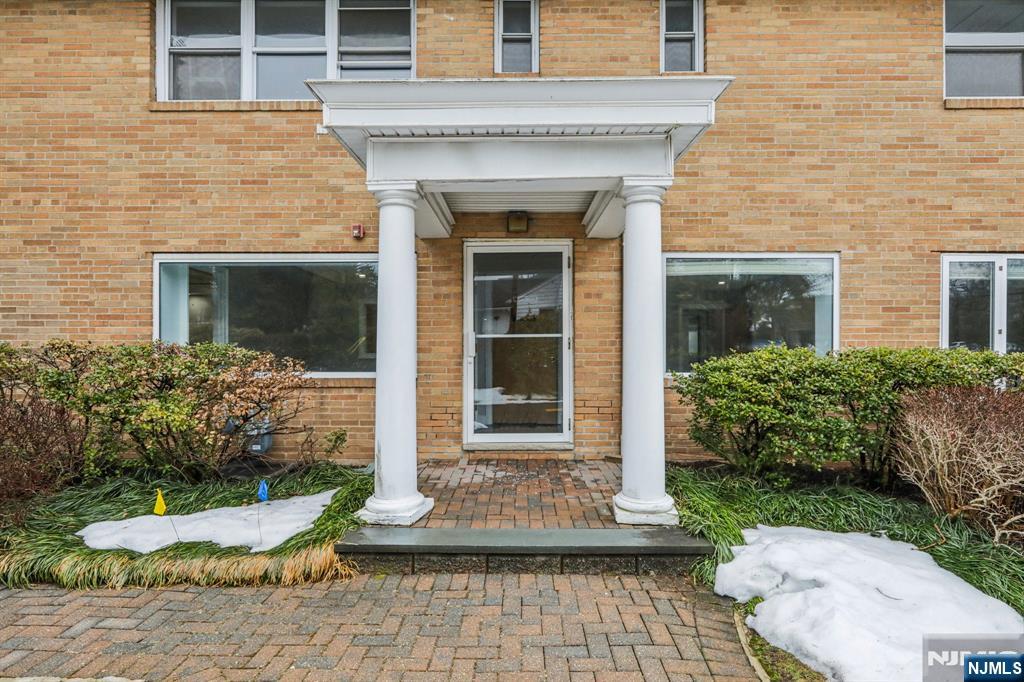 631 E Palisade Avenue - Photo 4