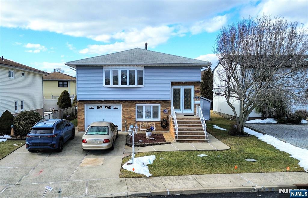 $899,000 Split Level