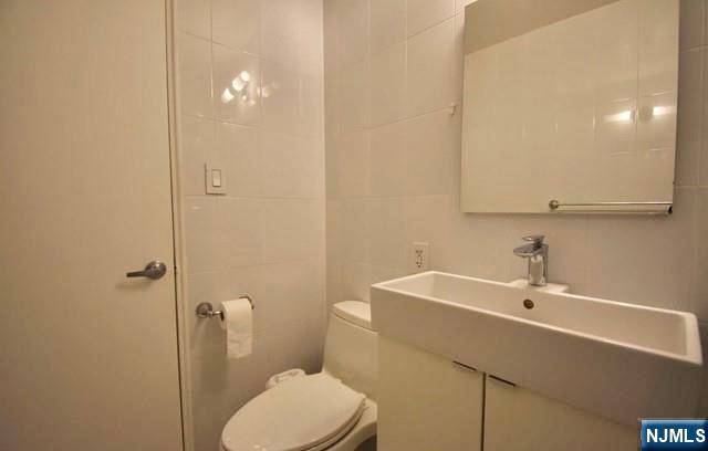 1565 Center Avenue 2F - Photo 5