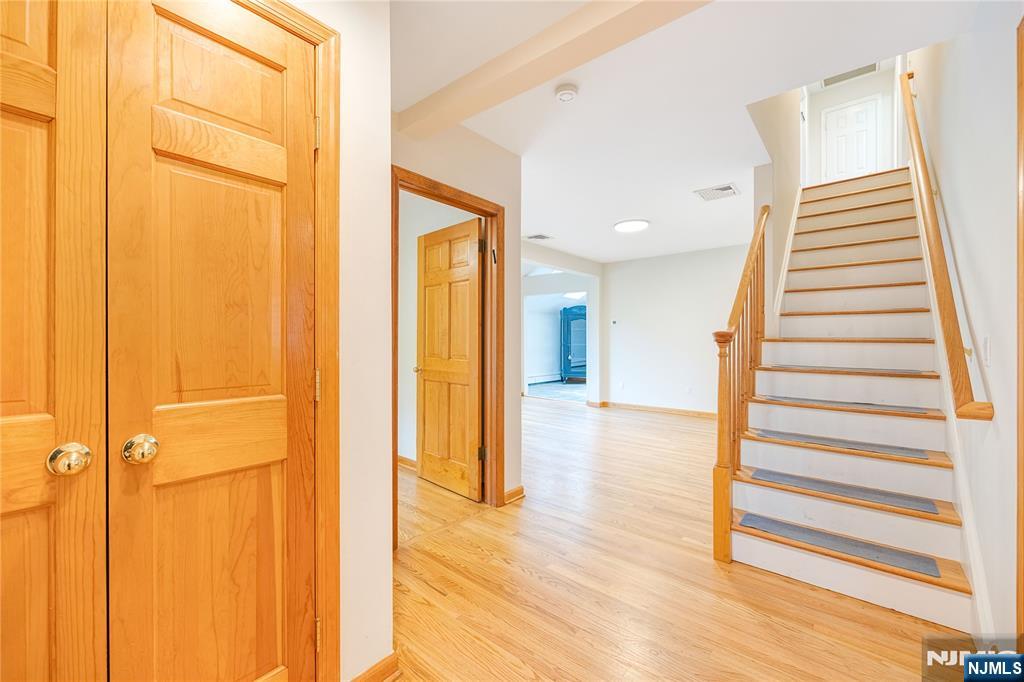 75 Columbus Drive - Photo 2