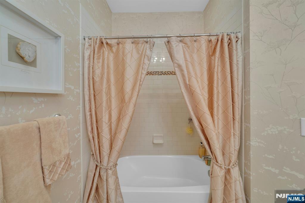 1107 Wickham Terrace #374