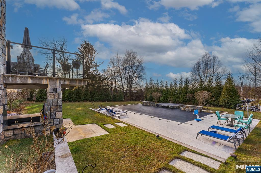 281 Beaufort Avenue - Photo 2