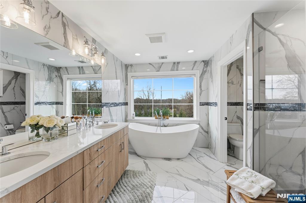 281 Beaufort Avenue - Photo 3