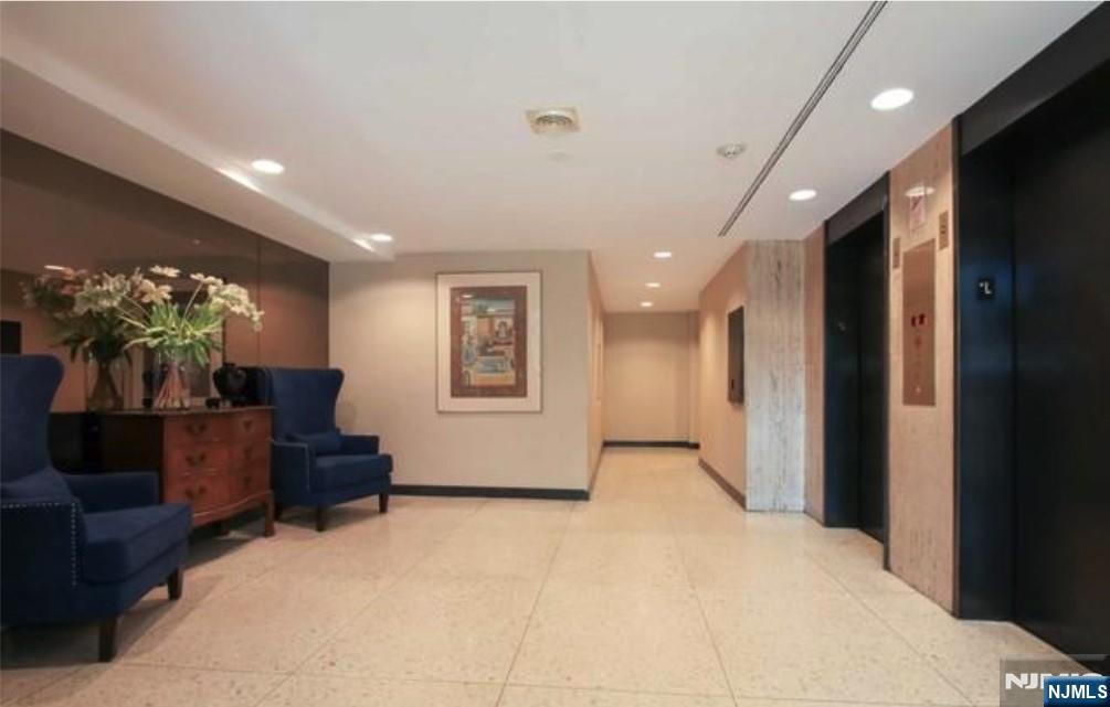 2077 Center Ave #20J, Fort Lee, NJ 07024