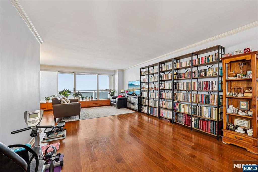 2077 Center Ave #20J, Fort Lee, NJ 07024