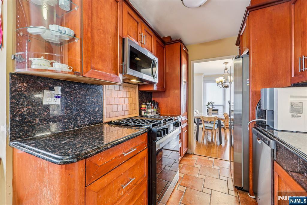 2077 Center Ave #20J, Fort Lee, NJ 07024