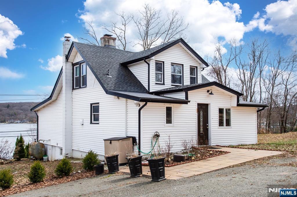677 Warwick Turnpike - Photo 3