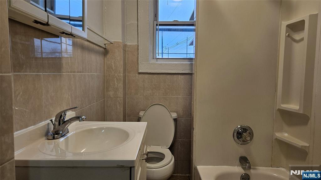 18 Forest Avenue 2 Fl - Photo 2