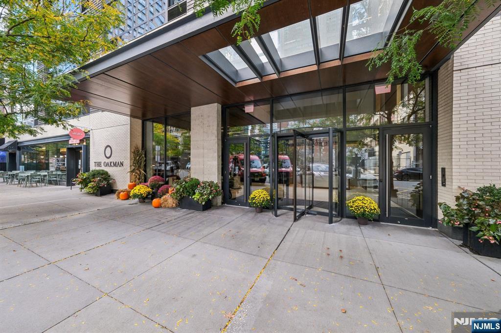 $849,900 Condo