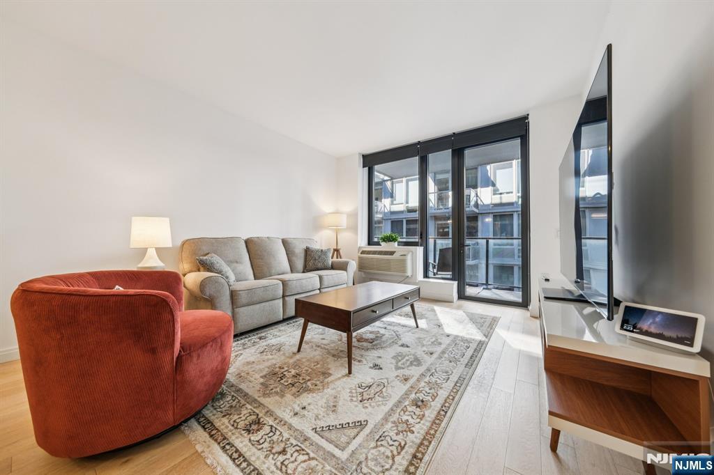 160 1st Street #1111