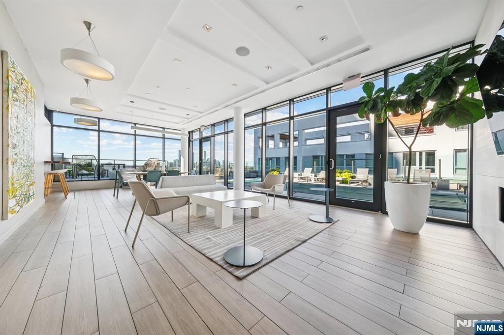 160 1st Street #1111