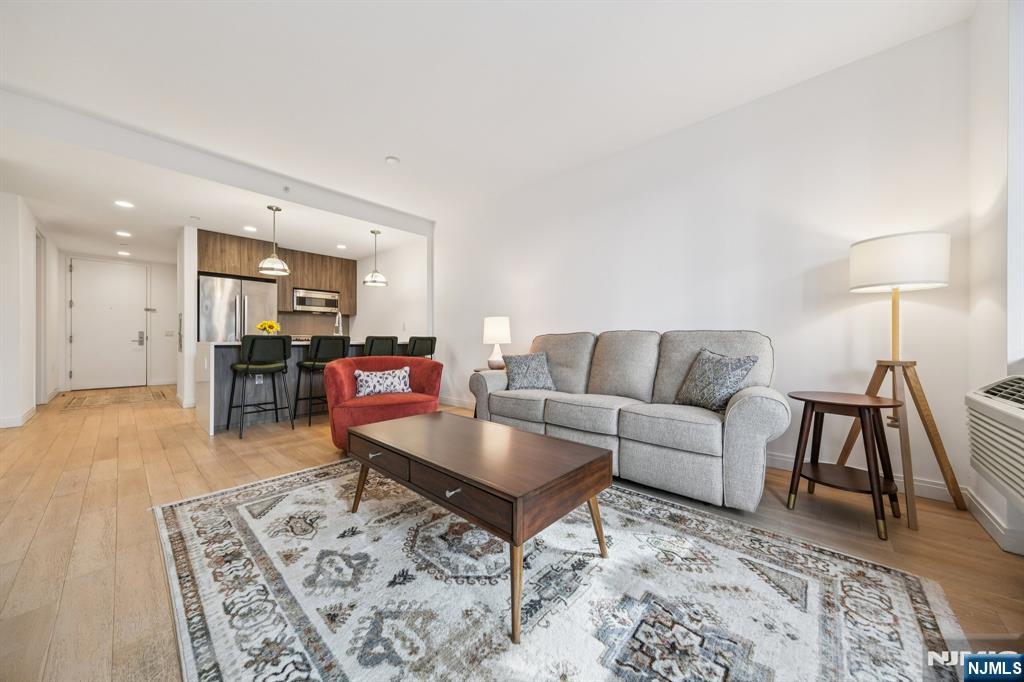 160 1st Street #1111