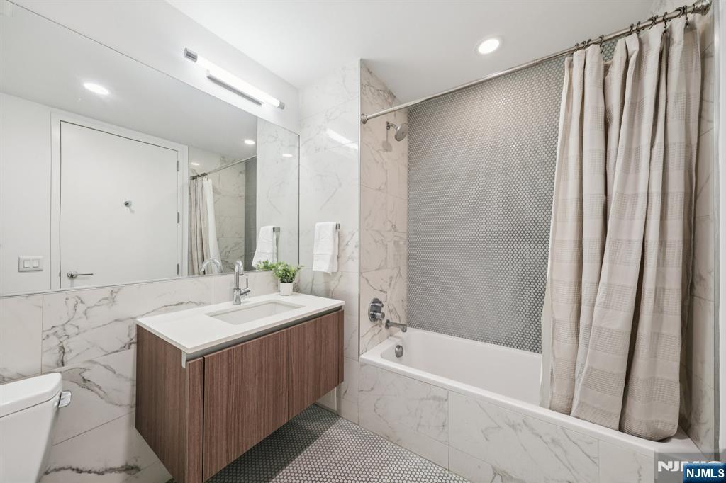 160 1st Street #1111